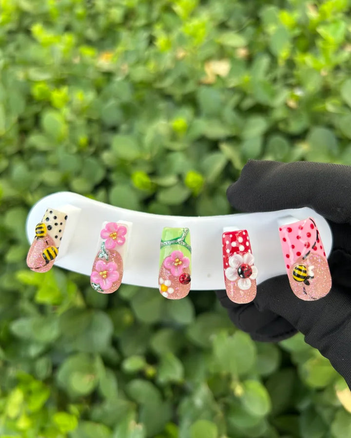 76 Bee & Ladybug Garden Press‑on Nails