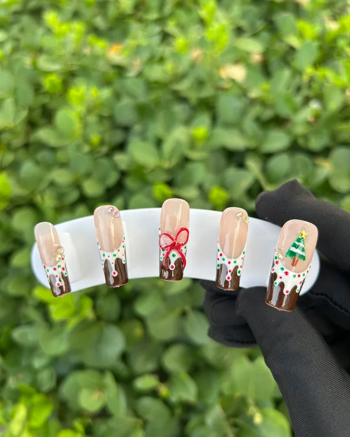 93 Chocolate Drip Christmas Tree Bow Press‑on Nails