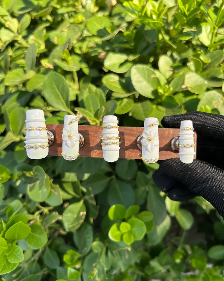 3 White Flower Gold Chain Press‑On Nails