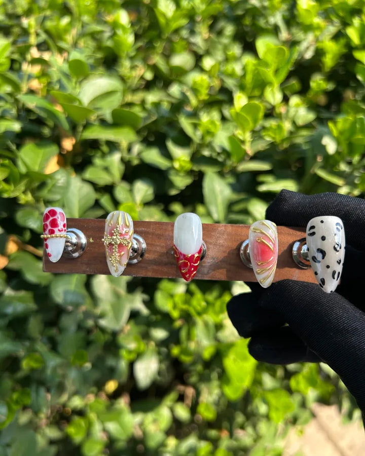13 Red‑White‑Gold Leopard Chain Spot Stiletto Press‑On Nails