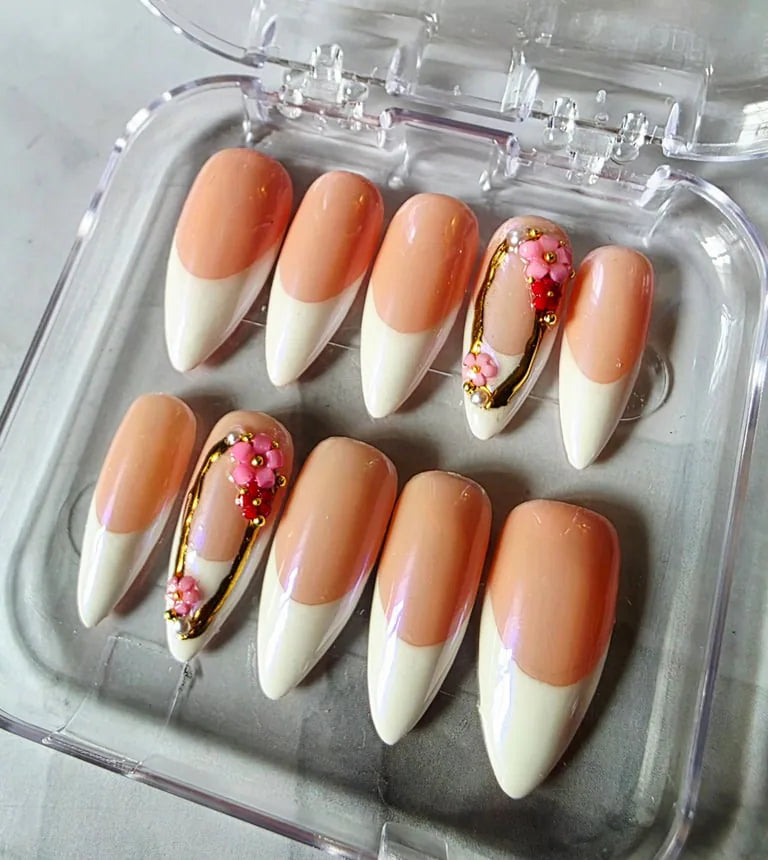 Handmade press-on nail set