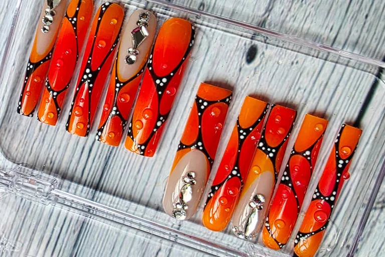 Handmade press-on nail set